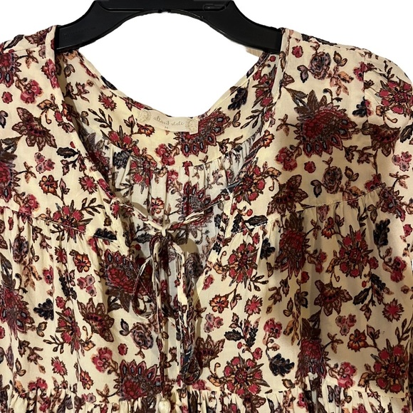 Altar’d State Flowy Bell Sleeve Bohemian Peasant Floral V Neck Front Tie Blouse - Picture 3 of 4